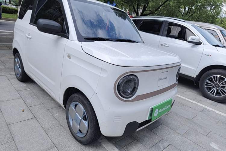 Used Geely Galaxy Panda 2023 Panda Mini 120km Super Cute Bear Front Right 45 Deg