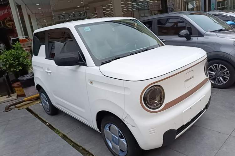 Used Geely Galaxy Panda 2023 Panda Mini 120km Super Cute Bear Front Right 45 Deg
