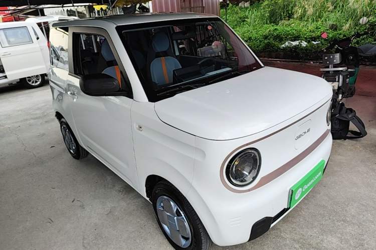 Used Geely Galaxy Panda 2023 Panda Mini 200km Endurance Bear Front Right 45 Deg