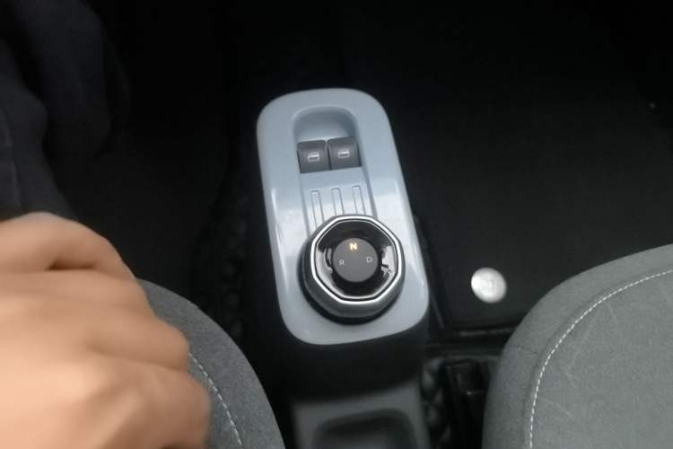 Used Geely Galaxy Panda 2023 Panda Mini 200km Endurance Bear Gear Lever