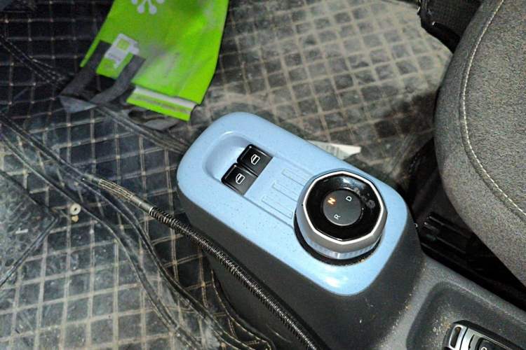 Used Geely Galaxy Panda 2023 Panda Mini 200km Endurance Bear Gear Lever