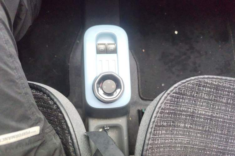 Used Geely Galaxy Panda 2023 Panda Mini 200km Endurance Bear Gear Lever