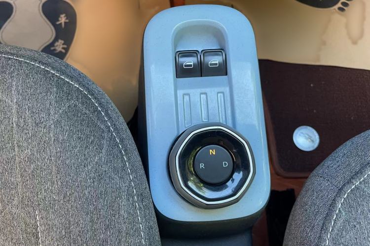 Used Geely Galaxy Panda 2023 Panda Mini 120km Cute Bear Gear Lever