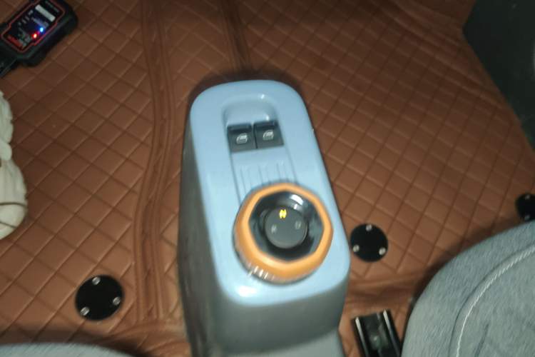 Used Geely Galaxy Panda 2023 Panda Mini 200km Endurance Bear Gear Lever