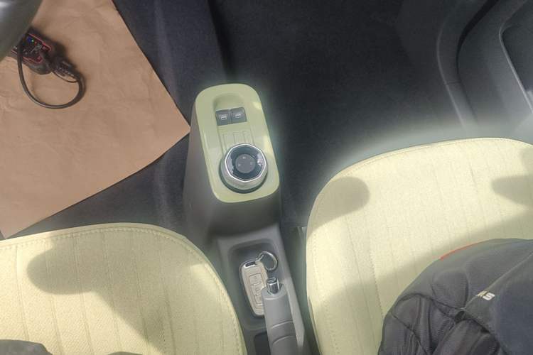 Used Geely Galaxy Panda 2023 Panda Mini 200km Endurance Bear Gear Lever