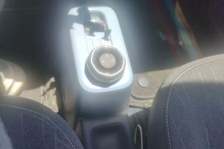 Used Geely Galaxy Panda 2023 Panda Mini 200km Endurance Bear Gear Lever