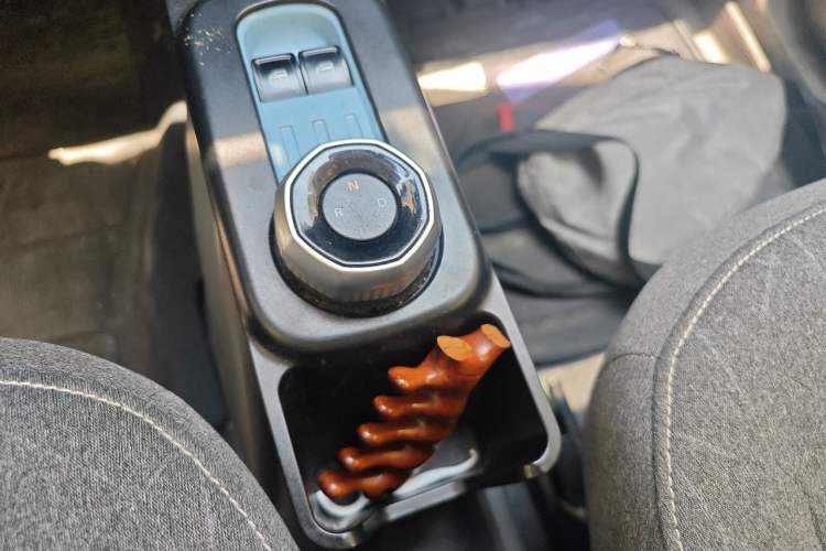 Used Geely Galaxy Panda 2023 Panda Mini 200km Endurance Bear Gear Lever