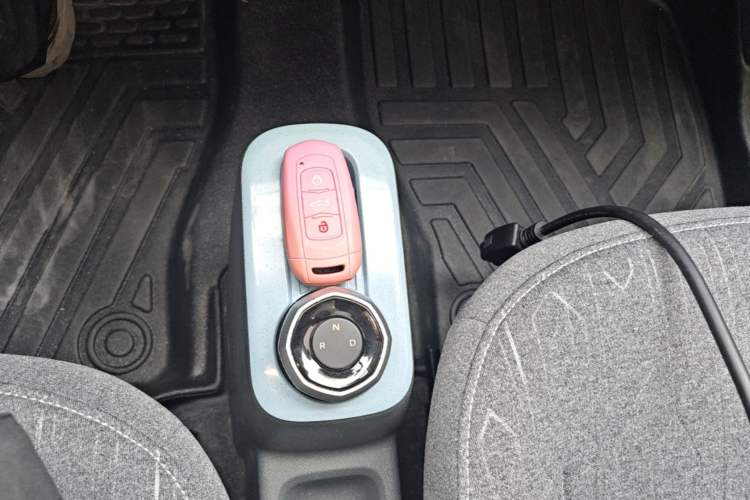 Used Geely Galaxy Panda 2023 Panda Mini 200km Dynamic Bear Gear Lever