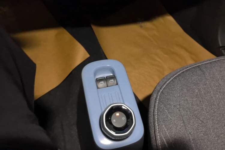 Used Geely Galaxy Panda 2023 Panda Mini 200km Endurance Bear Gear Lever