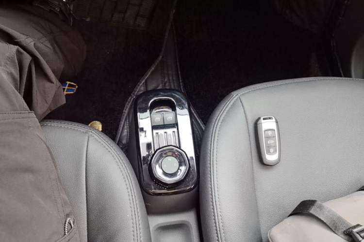 Used Geely Galaxy Panda 2023 Panda Mini 200km Dynamic Bear Gear Lever