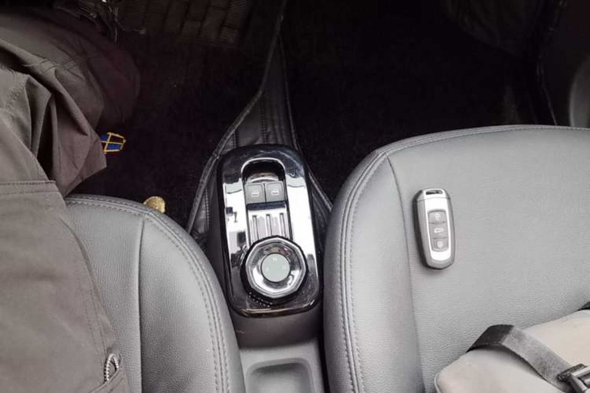 Used Geely Galaxy Panda 2023 Panda Mini 200km Dynamic Bear Gear Lever