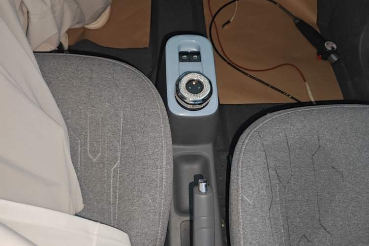 Used Geely Galaxy Panda 2023 Panda Mini 200km Endurance Bear Gear Lever