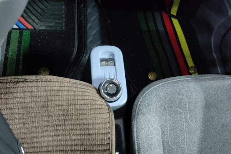 Used Geely Galaxy Panda 2023 Panda Mini 200km Endurance Bear Gear Lever