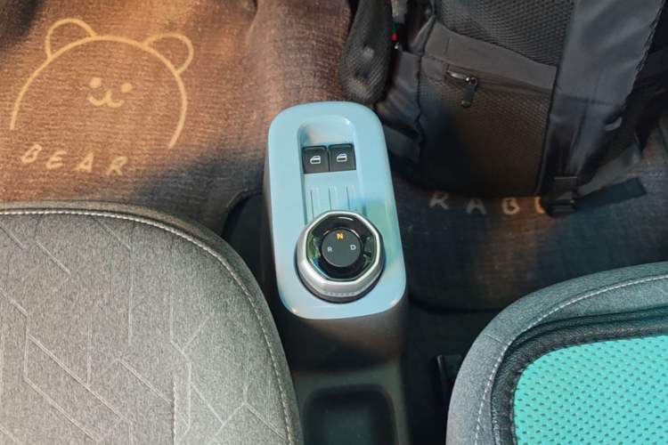 Used Geely Galaxy Panda 2023 Panda Mini 200km Endurance Bear Gear Lever