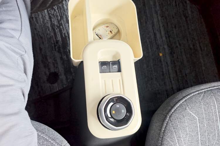 Used Geely Galaxy Panda 2023 Panda Mini 200km Endurance Bear Gear Lever