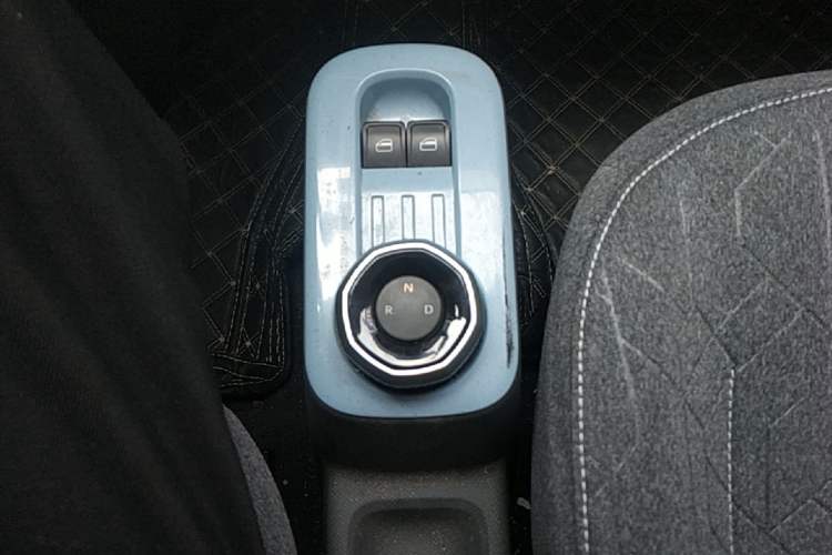 Used Geely Galaxy Panda 2023 Panda Mini 200km Endurance Bear Gear Lever