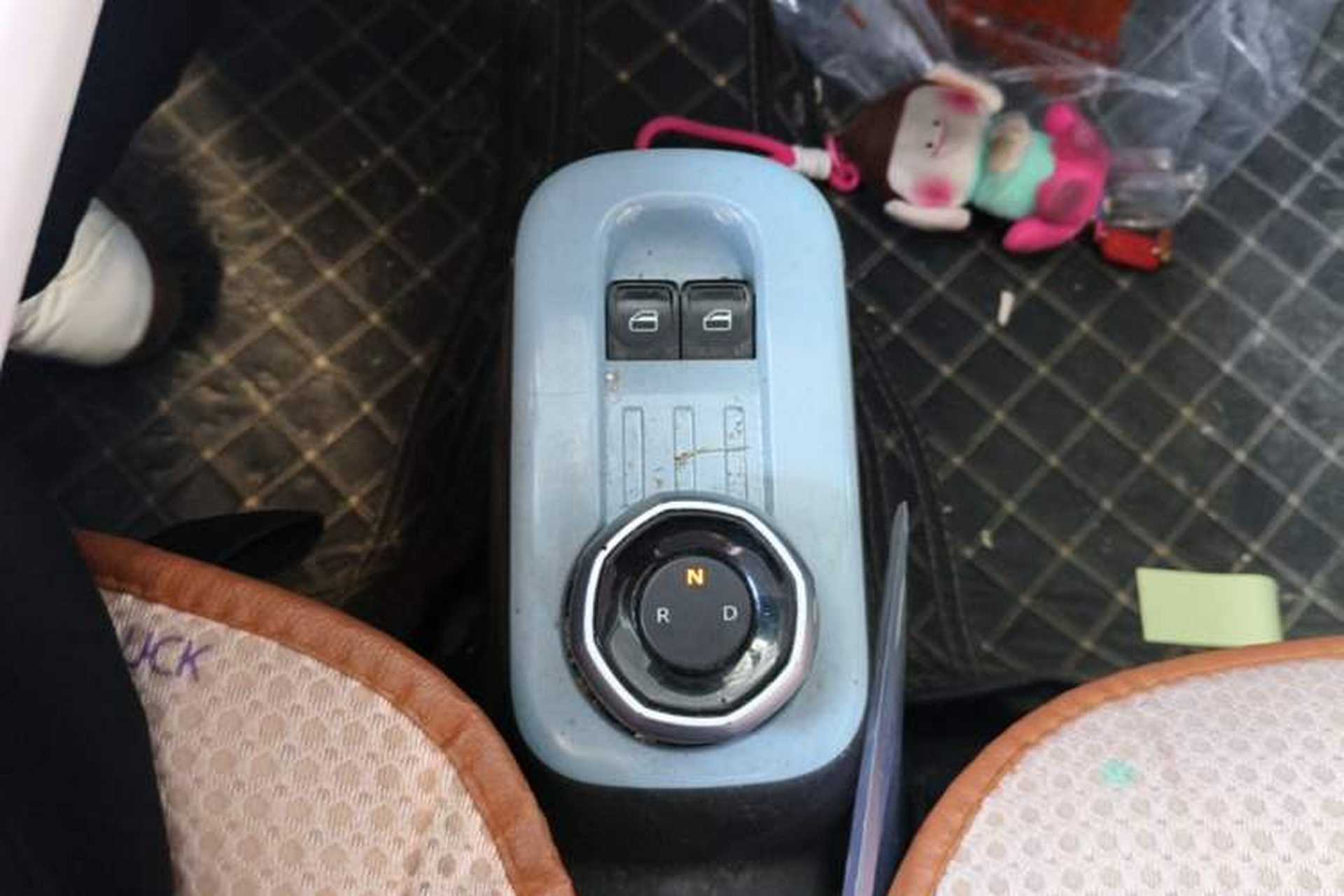 Used Geely Galaxy Panda 2023 Panda Mini 200km Endurance Bear Gear Lever