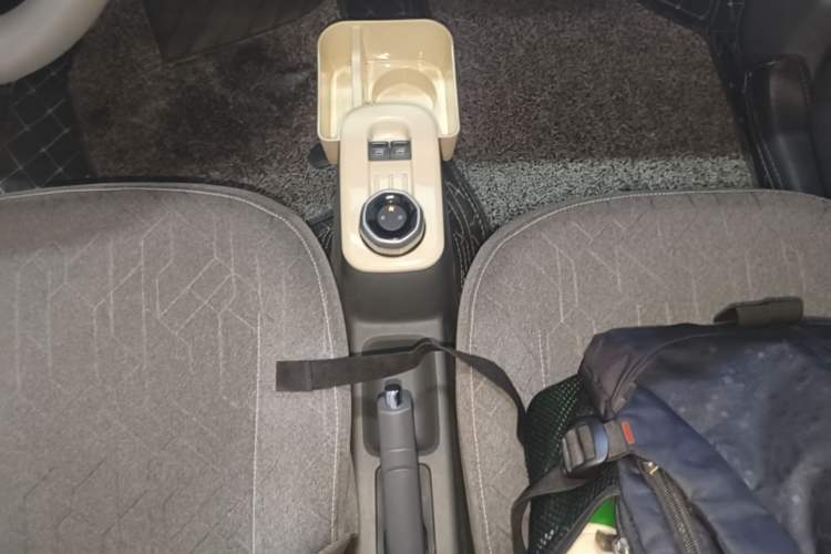 Used Geely Galaxy Panda 2023 Panda Mini 120km Cute Bear Gear Lever