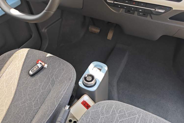 Used Geely Galaxy Panda 2023 Panda Mini 200km Endurance Bear Gear Lever