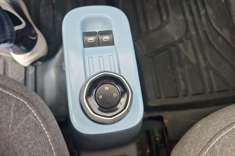 Used Geely Galaxy Panda 2023 Panda Mini 120km Super Cute Bear Gear Lever