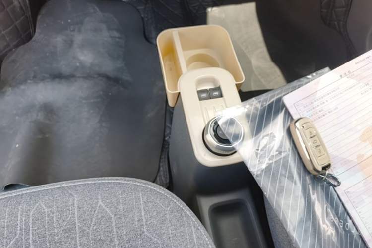 Used Geely Galaxy Panda 2023 Panda Mini 200km Endurance Bear Gear Lever
