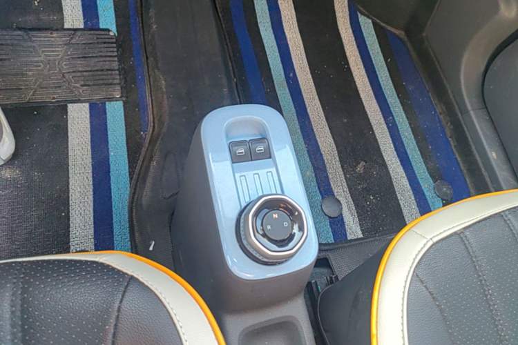 Used Geely Galaxy Panda 2023 Panda Mini 120km Super Cute Bear Gear Lever