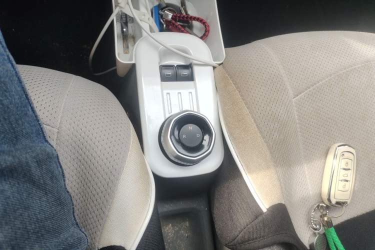 Used Geely Galaxy Panda 2023 Panda Mini 120km Super Cute Bear Gear Lever