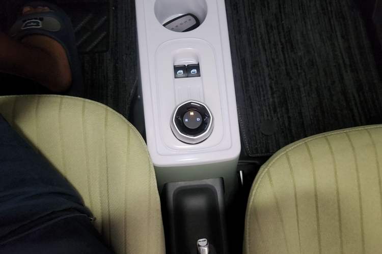 Used Geely Galaxy Panda 2023 Panda Mini 200km Endurance Bear Gear Lever