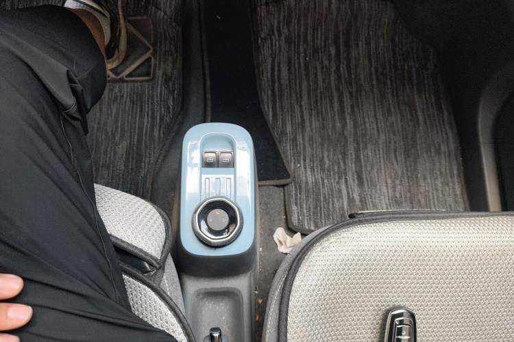 Used Geely Galaxy Panda 2023 Panda Mini 120km Super Cute Bear Gear Lever