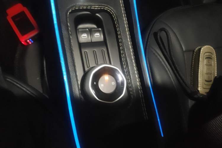 Used Geely Galaxy Panda 2023 Panda Mini 200km Endurance Bear Gear Lever