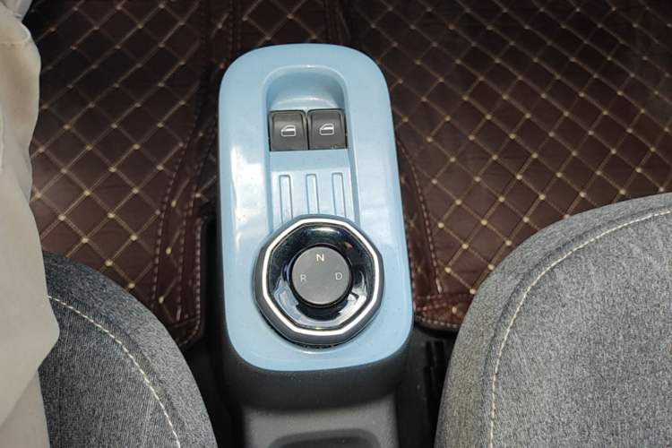 Used Geely Galaxy Panda 2023 Panda Mini 120km Super Cute Bear Gear Lever