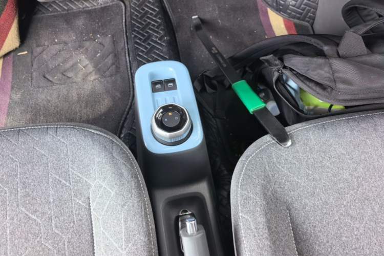 Used Geely Galaxy Panda 2023 Panda Mini 200km Endurance Bear Gear Lever