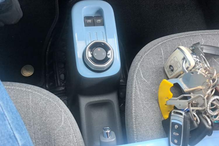 Used Geely Galaxy Panda 2023 Panda Mini 200km Endurance Bear Gear Lever