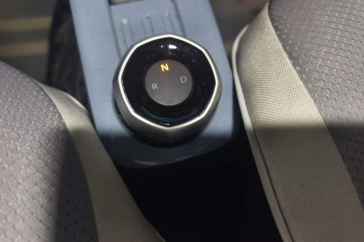 Used Geely Galaxy Panda 2023 Panda Mini 200km Endurance Bear Gear Lever