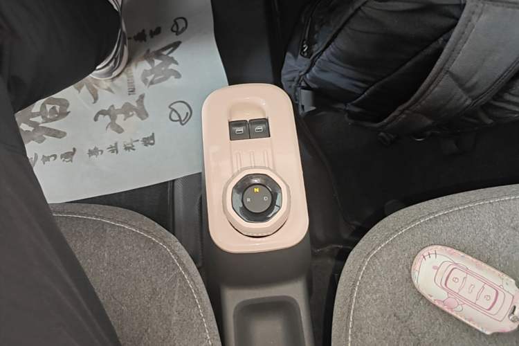 Used Geely Galaxy Panda 2023 Panda Mini 200km Endurance Bear Gear Lever