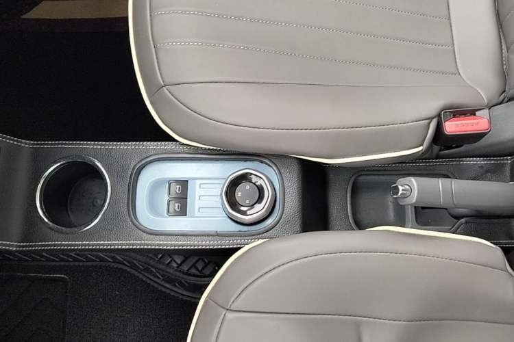 Used Geely Galaxy Panda 2023 Panda Mini 200km Dynamic Bear Gear Lever