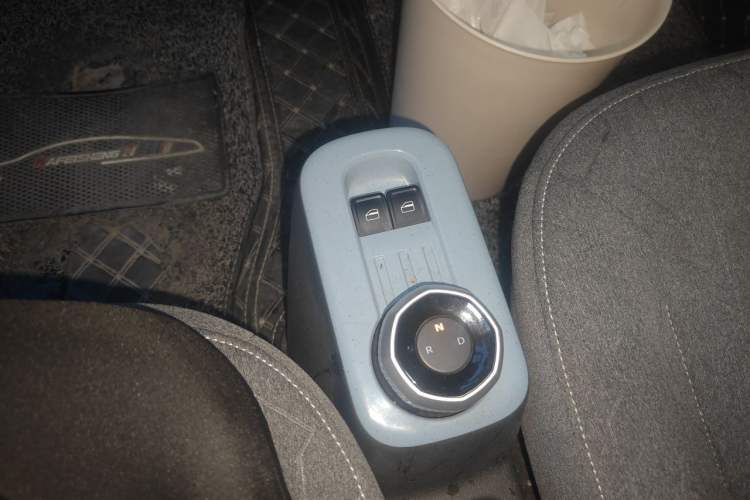 Used Geely Galaxy Panda 2023 Panda Mini 120km Super Cute Bear Gear Lever
