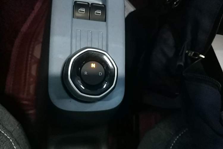 Used Geely Galaxy Panda 2023 Panda Mini 200km Endurance Bear Gear Lever