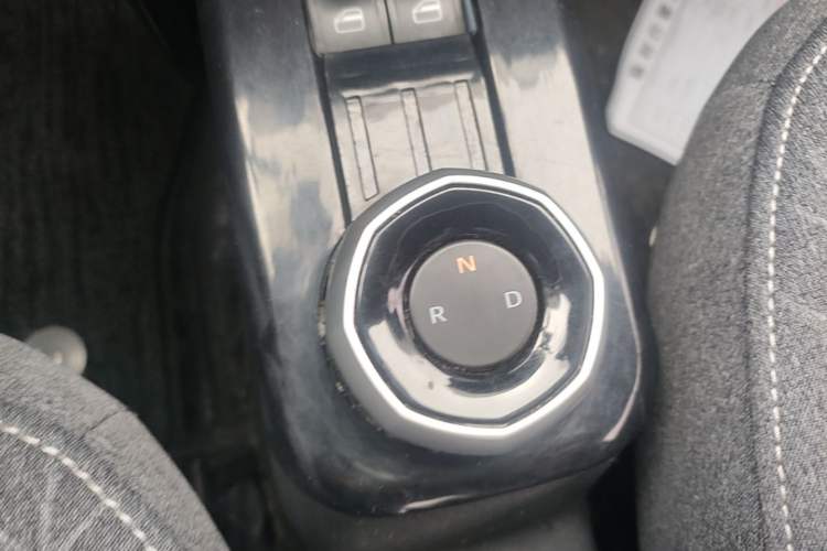 Used Geely Galaxy Panda 2023 Panda Mini 120km Super Cute Bear Gear Lever
