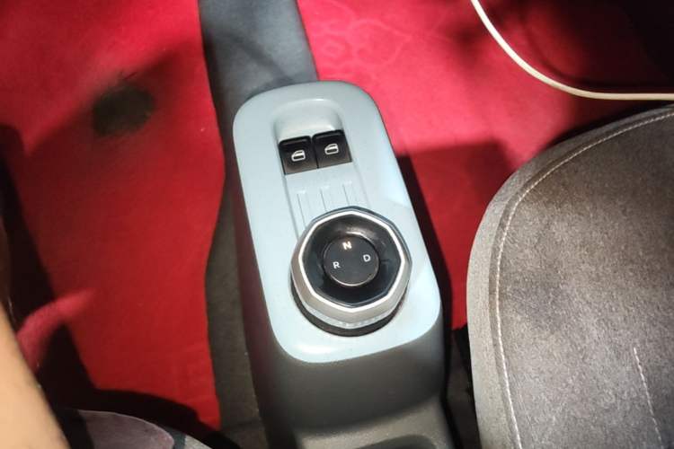 Used Geely Galaxy Panda 2023 Panda Mini 200km Endurance Bear Gear Lever