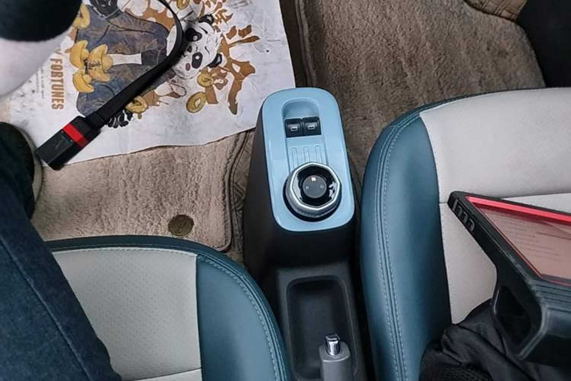Used Geely Galaxy Panda 2023 Panda Mini 200km Endurance Bear Gear Lever