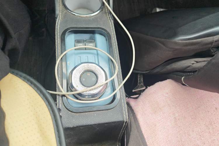 Used Geely Galaxy Panda 2023 Panda Mini 200km Endurance Bear Gear Lever