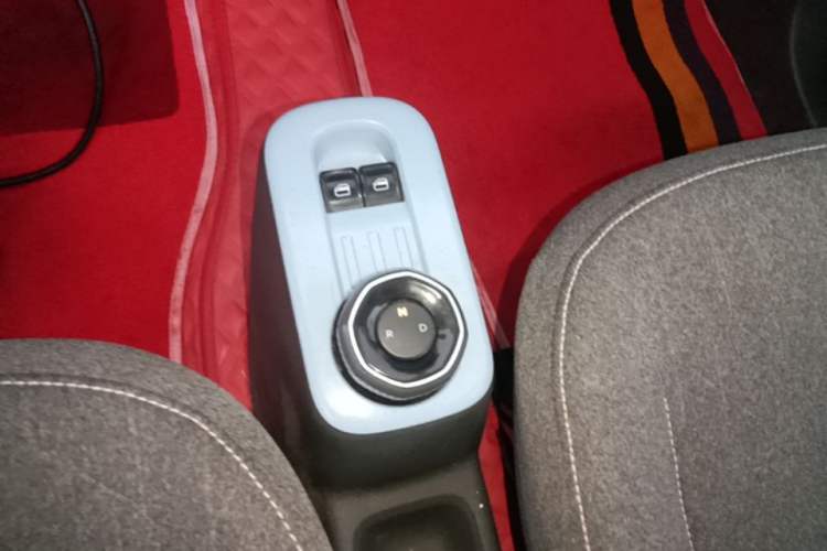 Used Geely Galaxy Panda 2023 Panda Mini 200km Endurance Bear Gear Lever
