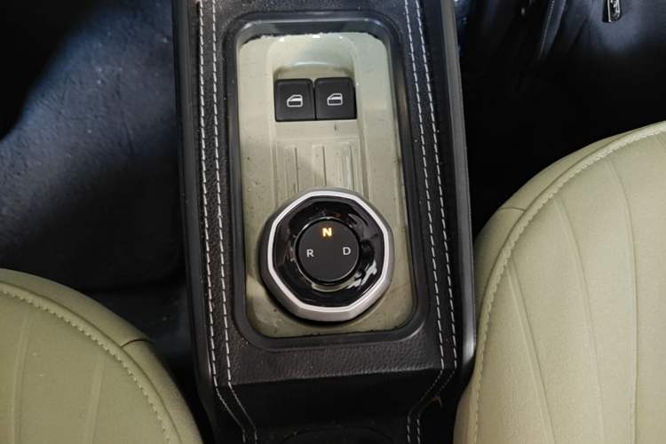 Used Geely Galaxy Panda 2023 Panda Mini 200km Dynamic Bear Gear Lever