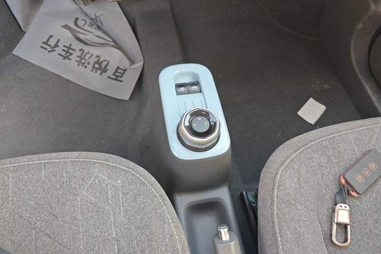 Used Geely Galaxy Panda 2023 Panda Mini 200km Endurance Bear Gear Lever