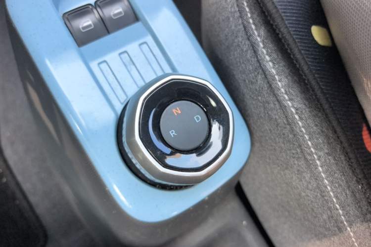 Used Geely Galaxy Panda 2023 Panda Mini 200km Endurance Bear Gear Lever