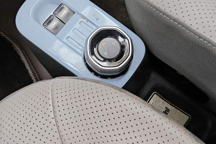 Used Geely Galaxy Panda 2023 Panda Mini 200km Endurance Bear Gear Lever