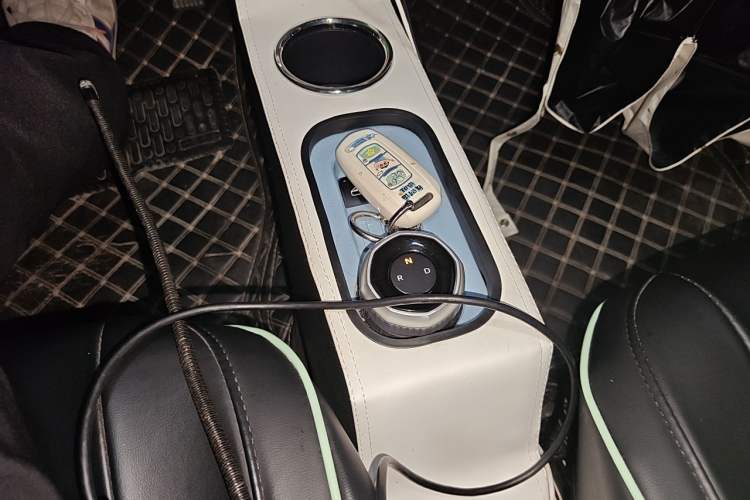 Used Geely Galaxy Panda 2023 Panda Mini 200km Endurance Bear Gear Lever