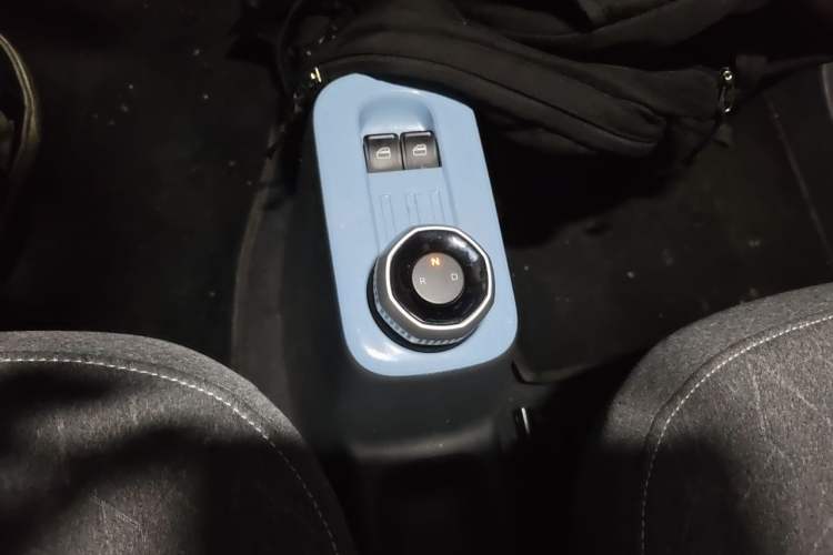 Used Geely Galaxy Panda 2023 Panda Mini 120km Super Cute Bear Gear Lever