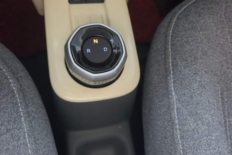 Used Geely Galaxy Panda 2023 Panda Mini 200km Dynamic Bear Gear Lever
